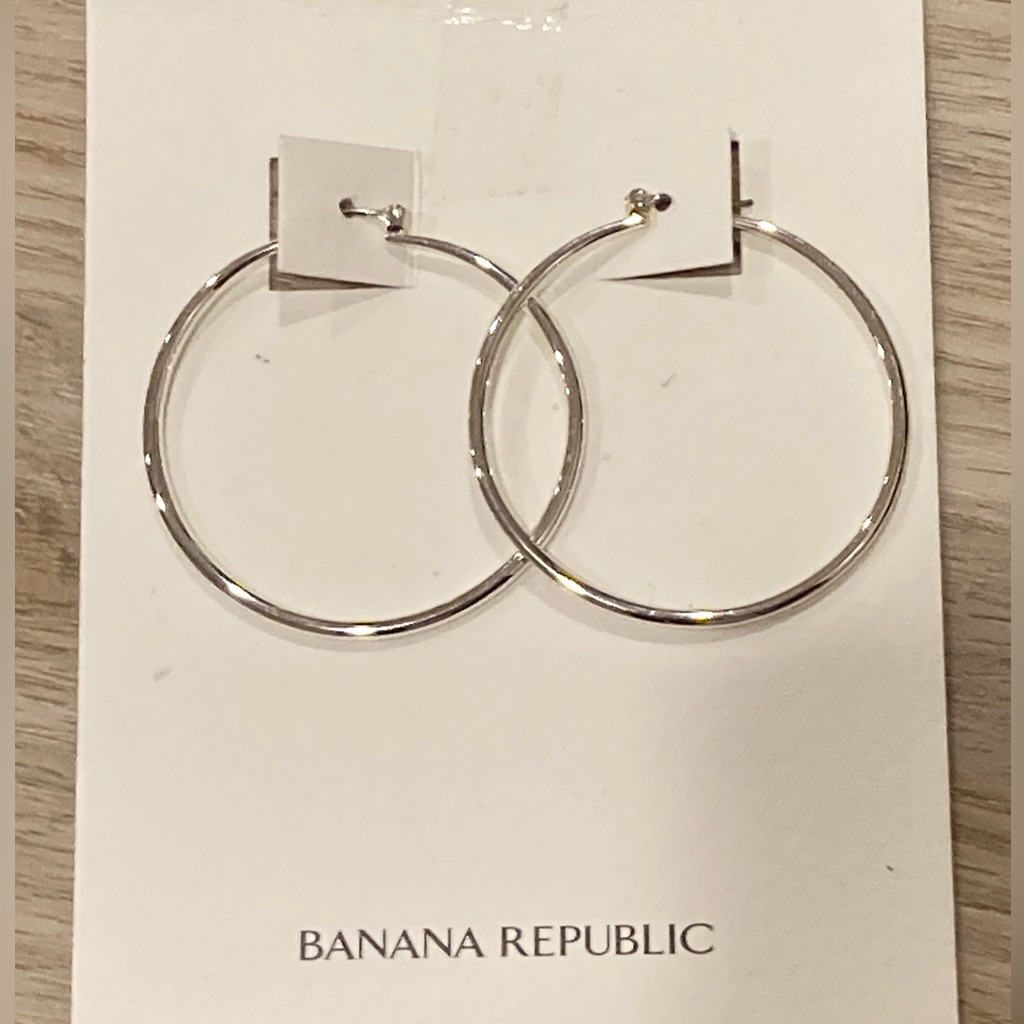 Banana Republic Classic Silver Hoop Earrings 5$